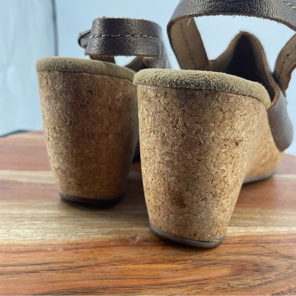 Clark’s Bronze Metallic Leather Cork Wedge Heel Sandals Buckle slingback Sz 8.5 - Picture 5 of 9